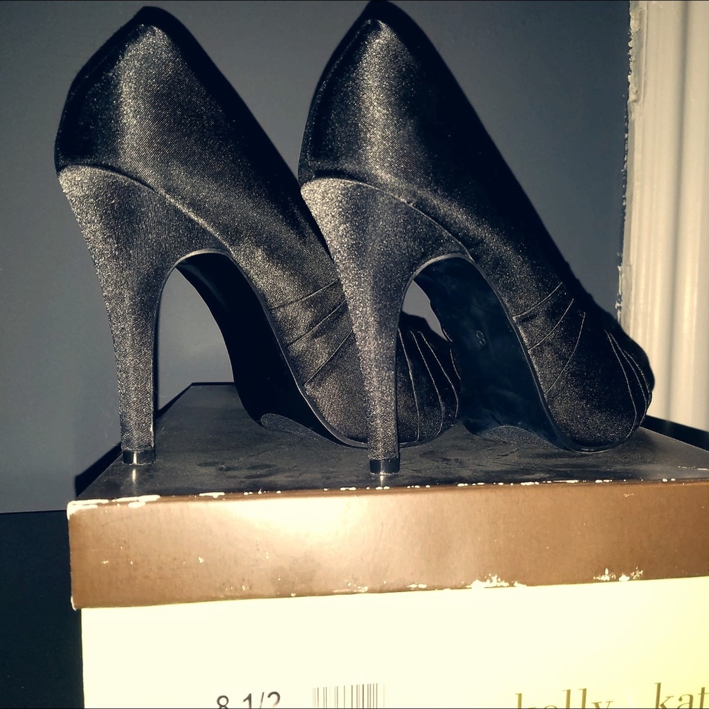 Kelly & Katie Black Heels Pump KK Dafodil